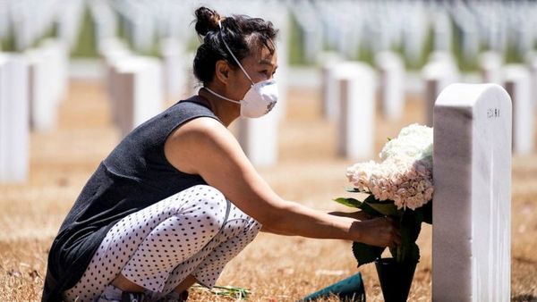 Las muertes mundiales por coronavirus alcanzan los dos millones