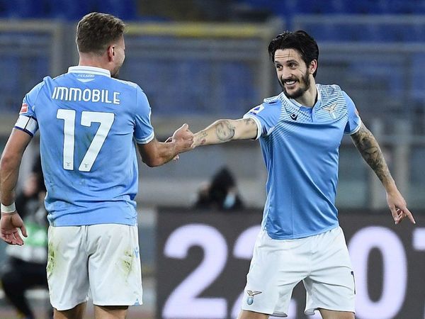 Lazio reina en el derbi de la capital