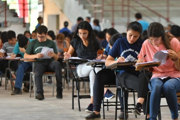 Becas Carlos Antonio López: 4.479 postulantes rindan mañana el examen de competencias básicas - ADN Digital