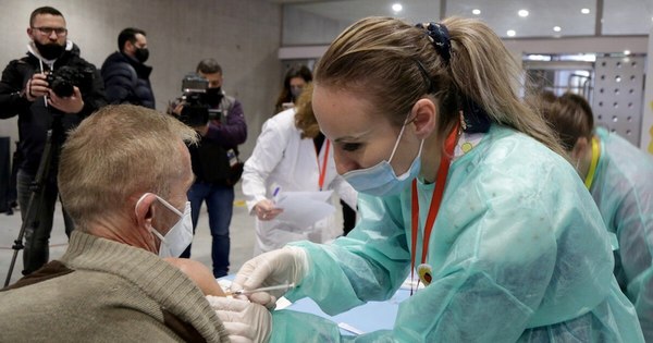 La Nación / Compañías de tecnología y salud se alían para crear certificados digitales de vacunación