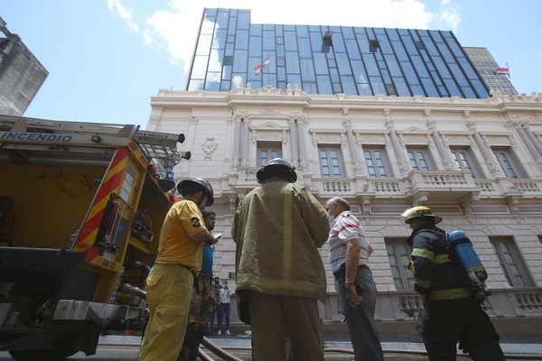 Crónica / Sustazo en el edificio de la Vicepresidencia