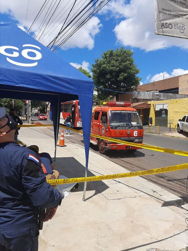 Joven fallece electrocutado realizando trabajo tercerizado para la ANDE - Nacionales - ABC Color