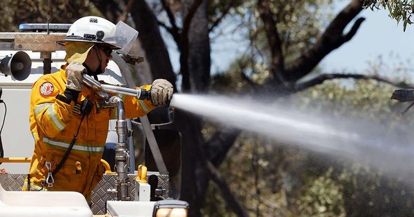 La Nación / Incendios forestales fuera de control amenazan ciudad australiana de Perth