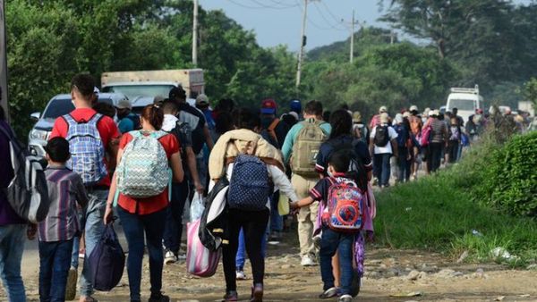 Caravana de hondureños parte hacia EEUU