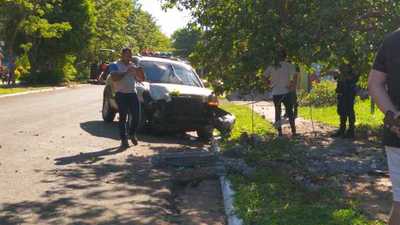 MENOR EBRIO CHOCÓ CONTRA UNA COLUMNA EN CNEL. BOGADO.