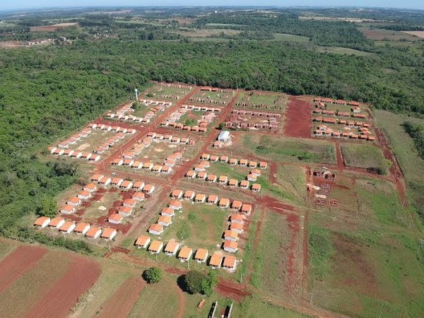 185 FAMILIAS BENEFICIADAS CON VIVIENDAS EN EL B° BARRIO SANTO DOMINGO