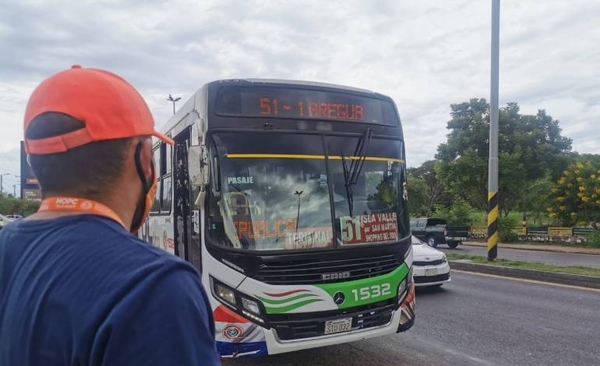 HOY / Sancionan a 12 líneas de buses por incumplimiento de frecuencias y medidas