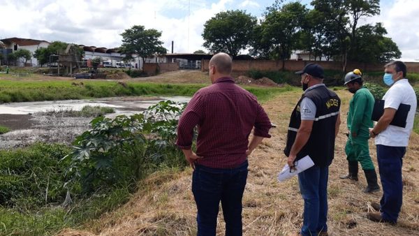 Fiscalizadores del Ministerio del Ambiente verificaron las instalaciones del Frigorífico Asunción. | OnLivePy