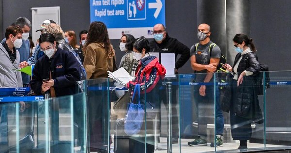La Nación / Italia suspendió vuelos desde Brasil por temor
