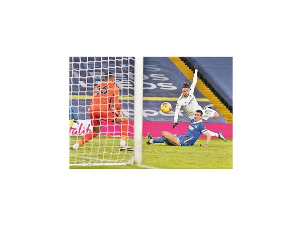 West Ham, sin Balbuena, gana y Leeds, de Bielsa, cae