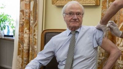 El rey y la reina de Suecia, vacunados contra el covid-19