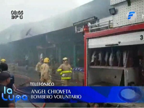 Bomberos controlan incendio en el Mercado de Abasto