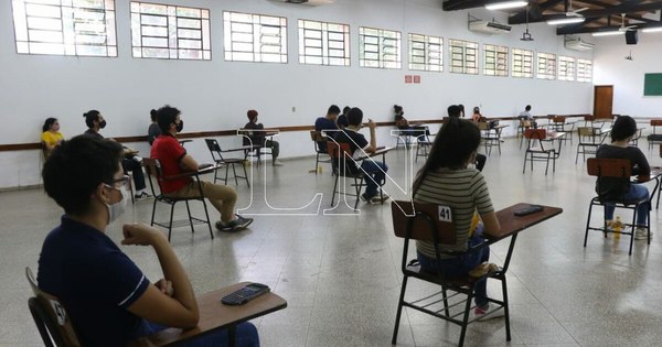 La Nación / Cerca de 2.500 jóvenes de todo el país se presentaron a las becas Itaipú-Becal