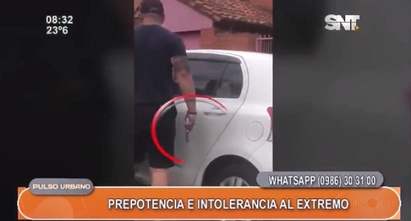 Conductor amenaza a otro con arma de fuego