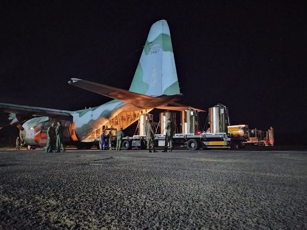 Bolsonaro envía tanques de oxígeno a Manaos tras críticas