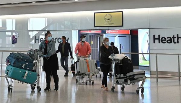 Reino Unido se plantea obligar a todos los viajeros a aislarse en hoteles