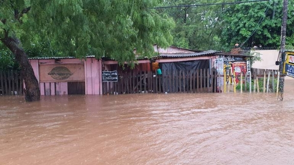 HOY / Concepción bajo agua: Gobierno dispone envío de kits de víveres a familias afectadas