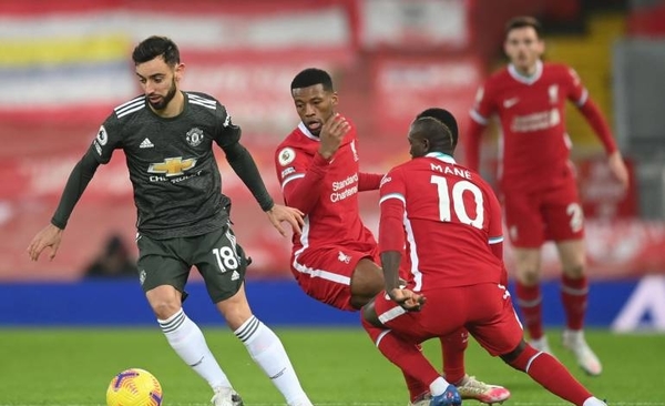 HOY / El United sobrevive en Anfield y mantiene el liderato