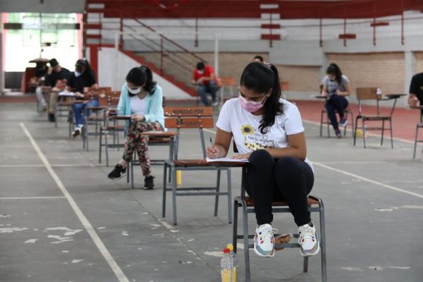 JÓVENES DE TODO EL PAÍS RINDIERON PARA ACCEDER A LAS BECAS ITAIPU-BECAL