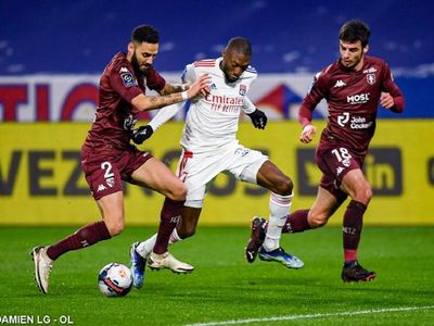 El Lyon se deja el liderato ante el Metz