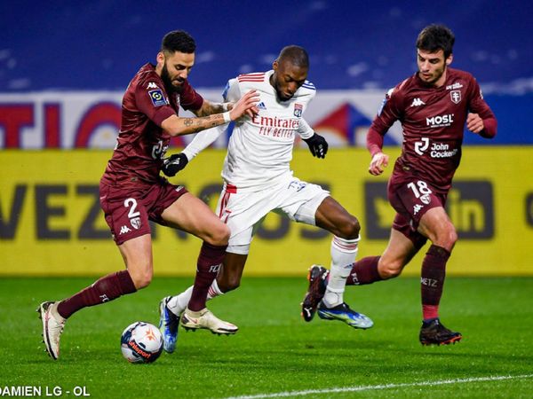 El Lyon se deja el liderato ante el Metz