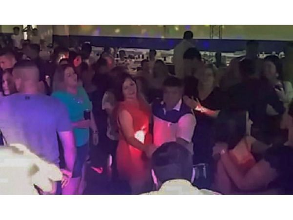 Intendente bailando con el Covid en su cumpleaños
