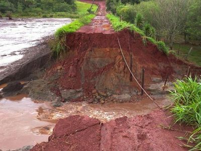 Desborde de arroyos y tajamares en zona sur de Alto Paraná