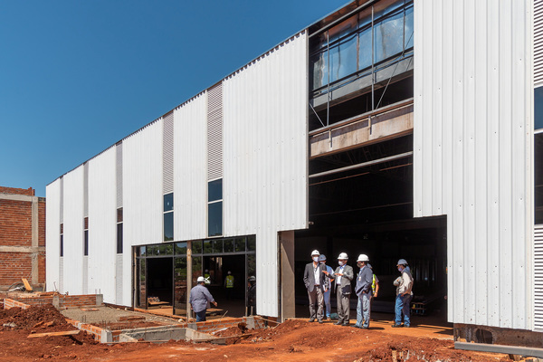 ITAIPU duplico inversión en 2020 en FOZ, y continuara en 2021