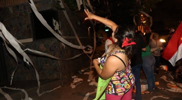 HOY / Escraches ‘ya no funcionan’ y ven otras formas para atacar a corruptos inmunes
