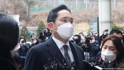 Dos años y medio de cárcel por corrupción para el heredero de Samsung | .::Agencia IP::.