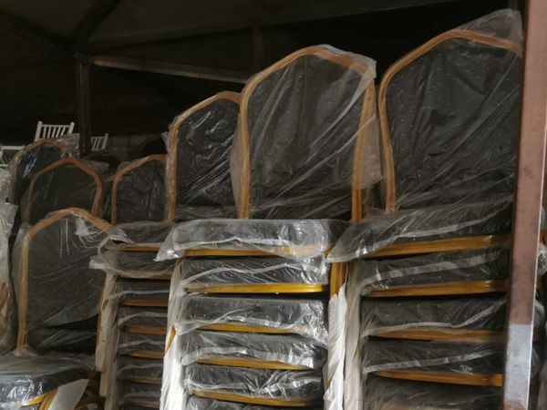 Robaron 100 sillas de lujo por valor de G. 11 millones