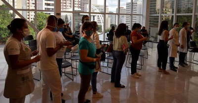 La vacunación contra el covid-19 comienza en Brasil y se acelera en el mundo - Noticiero Paraguay