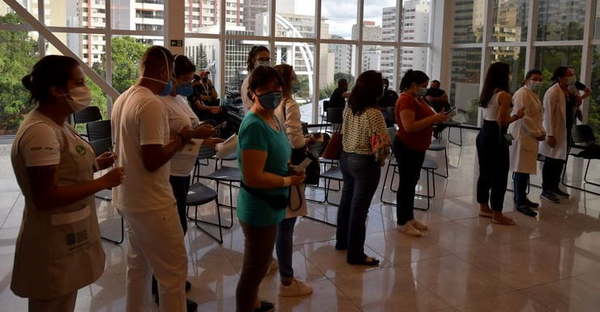 La vacunación contra el covid-19 comienza en Brasil y se acelera en el mundo - Noticiero Paraguay