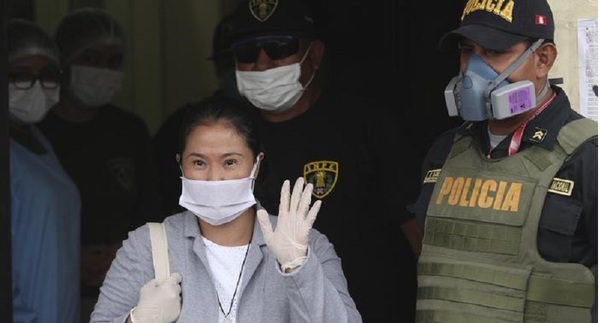 Keiko Fujimori anuncia que indultará a su padre si llega a la presidencia