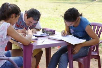 Tekoporã garantiza alimentación, salud y educación de 310.000 niños y adolescentes  - Noticiero Paraguay