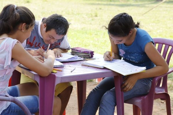 Tekoporã garantiza alimentación, salud y educación de 310.000 niños y adolescentes  - Noticiero Paraguay