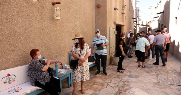 La Nación / Los turistas acuden masivamente a Dubái para huir de los confinamientos