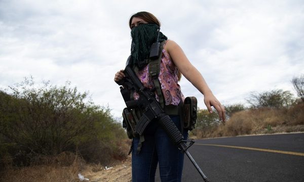 Las mujeres se arman en México para defenderse del cártel