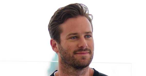 Ex de Armie Hammer habla sobre los mensajes de canibalismo: “Quería asar mi costilla” - C9N