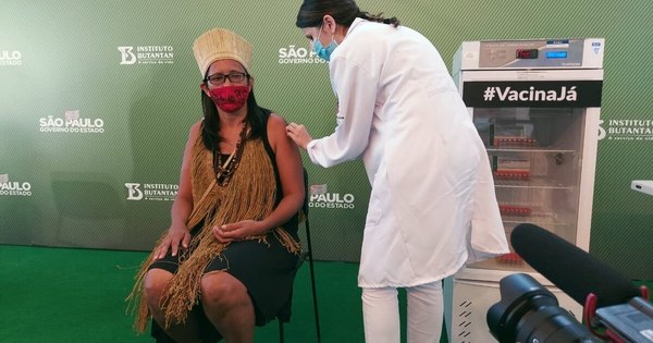 La Nación / Brasil empieza por fin a vacunar a su población