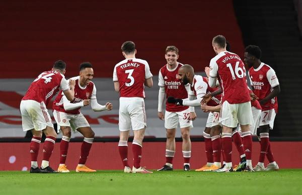 Arsenal hunde a Newcastle y empieza a mirar para arriba