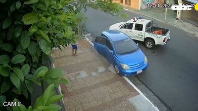 A lo “Rápido y Furioso”: La peligrosa maniobra de delincuente durante persecución - Nacionales - ABC Color