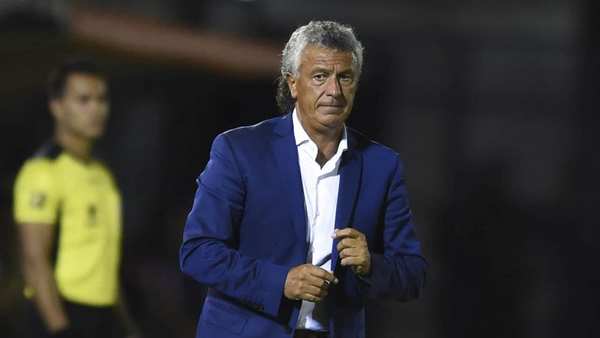 Gorosito se destapa: “No orino agua bendita… No tengo problemas de jugar con 5 o 3 atrás”