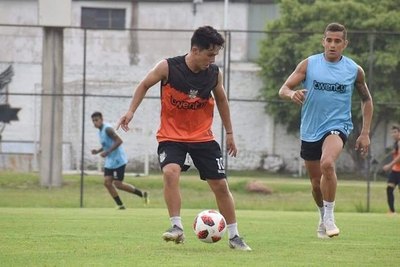Crónica / LA MIEL LE AYUDA EN SU VUELTA A LOS PARTIDOS