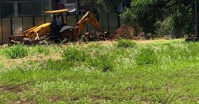 La Nación / Vecinos denuncian construcción ilegal