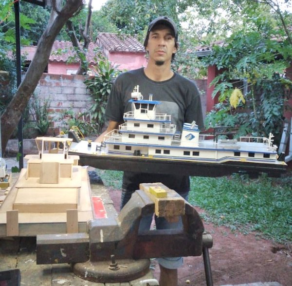 Crónica / ¡Le llueven pedidos de barcos y nave!