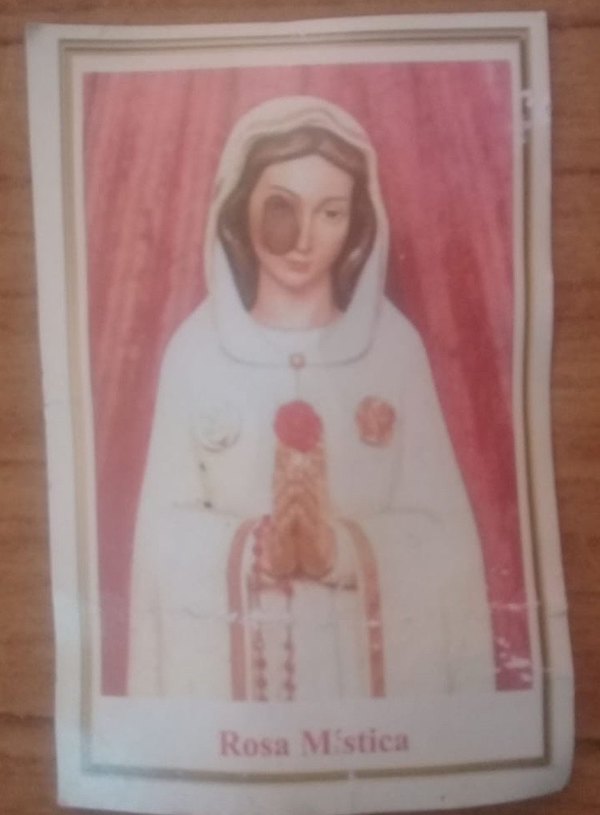 Crónica / ¡Estampita de la Virgen lloró sangre! he’i