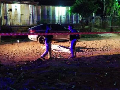 Hombre asesinado frente a la vivienda de sus suegros, que cerraron puertas a la Policía - Nacionales - ABC Color