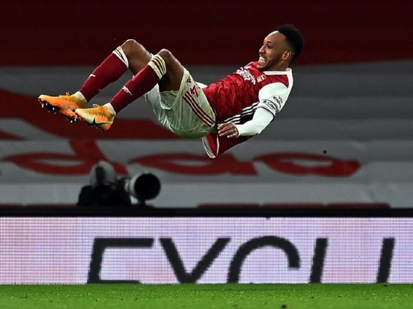 Arsenal golea a las Urracas de Almirón