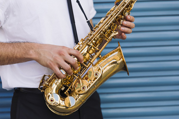 Noche de saxofón en La Cafebrería